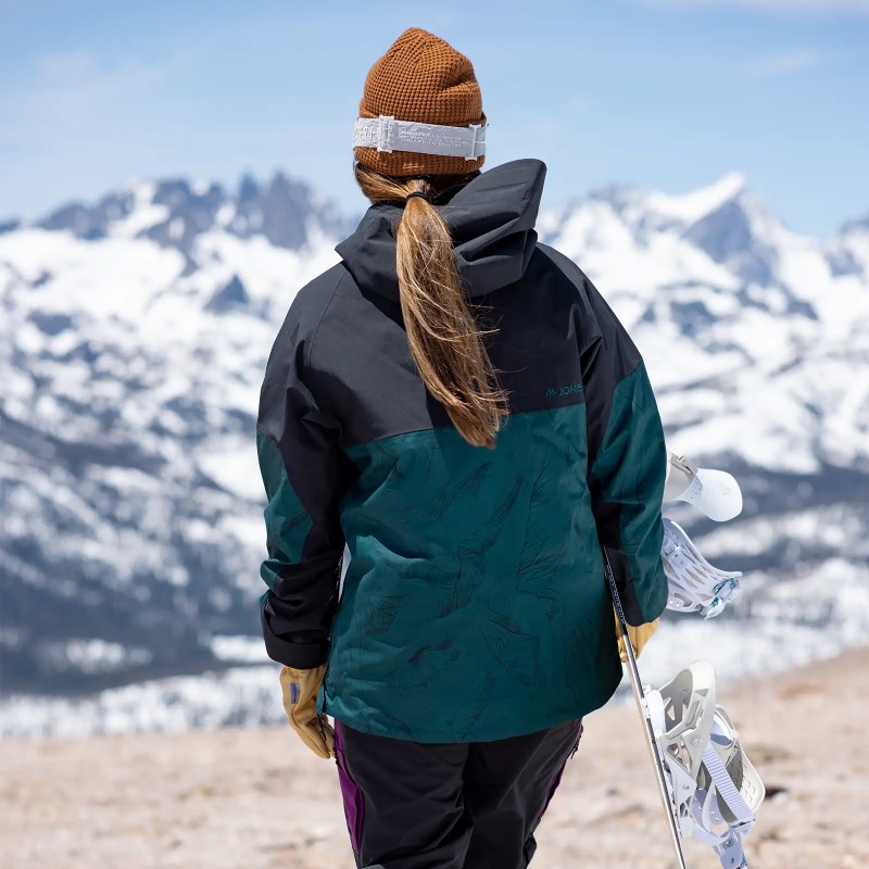 Ali Miller is wearing the Women's MTN Surf Recycled Anorak in Pacific Teal