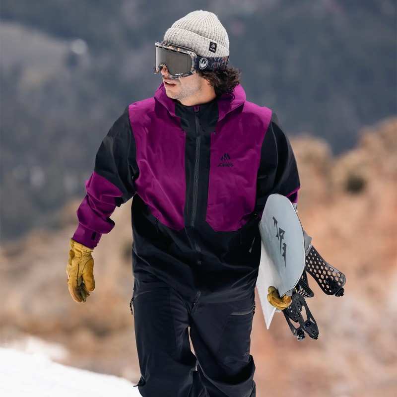 Rider Jesse Aves wears the Men's MTN Surf Recycled Shell Jacket in Deep Purple