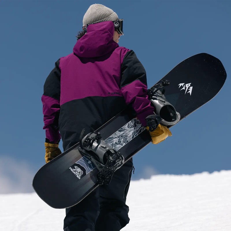 Rider Jesse Aves wears the Men's MTN Surf Recycled Shell Jacket in Deep Purple