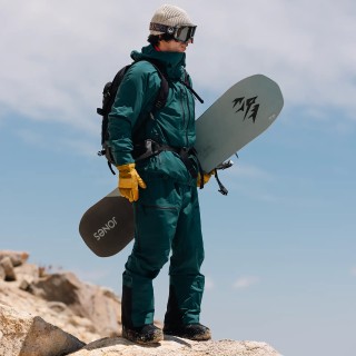 Jones rider Inaki Odriozola wears the Men's Shralpinist Stretch Recycled Bibs in Pacific Teal