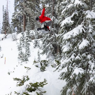 Jones rider Harry Kearney wears the Men's MTN Surf Recycled Bibs in Smoke Gray